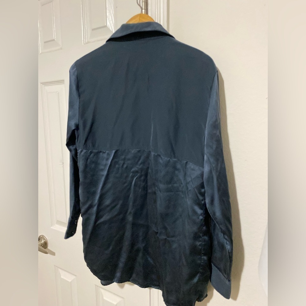 Set of two Button-Up Shirt H and M, and Worth - Picture 6 of 16